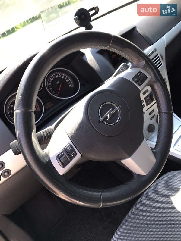 Хэтчбек Opel Astra 2009 в Горишних Плавнях