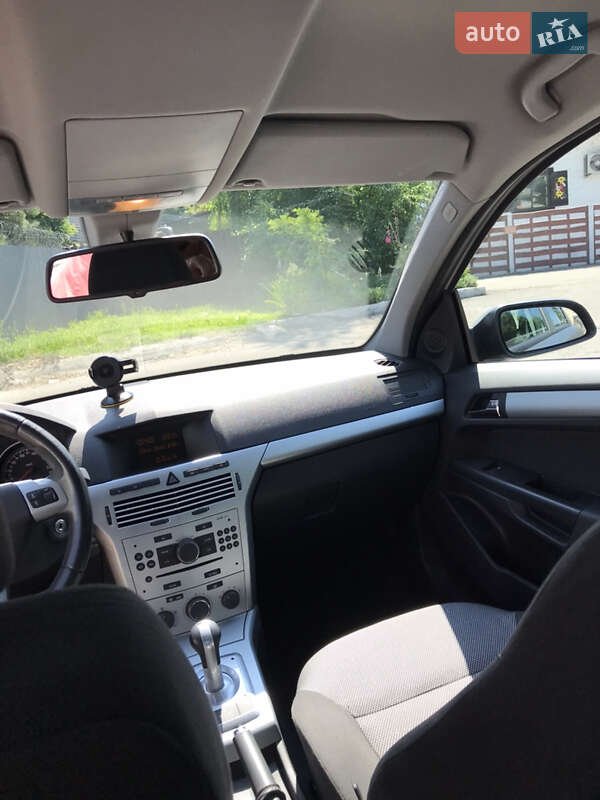 Хэтчбек Opel Astra 2009 в Горишних Плавнях