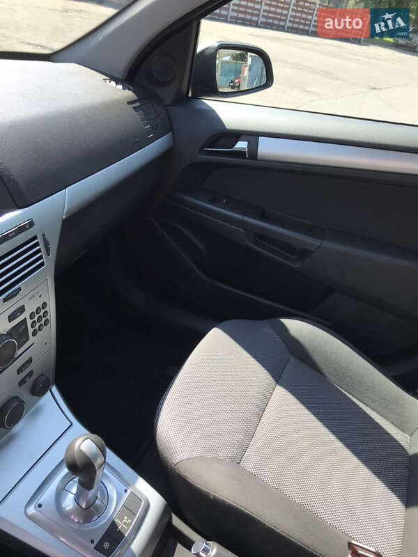 Хэтчбек Opel Astra 2009 в Горишних Плавнях