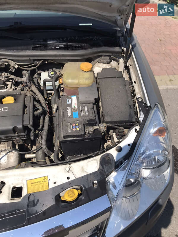 Хэтчбек Opel Astra 2009 в Горишних Плавнях