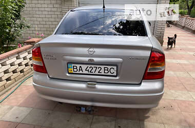 Седан Opel Astra 2005 в Гайвороне