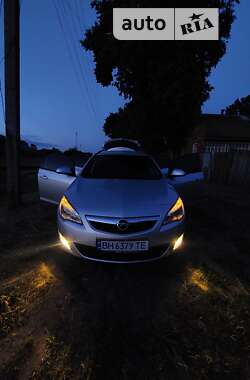 Универсал Opel Astra 2011 в 