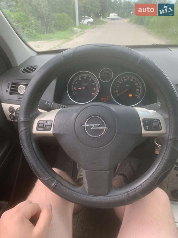 Хэтчбек Opel Astra 2007 в Львове