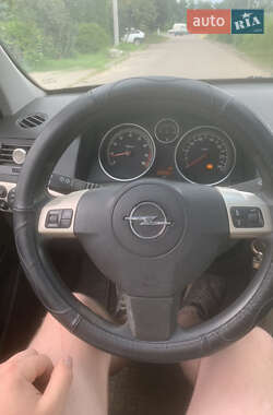 Хэтчбек Opel Astra 2007 в 