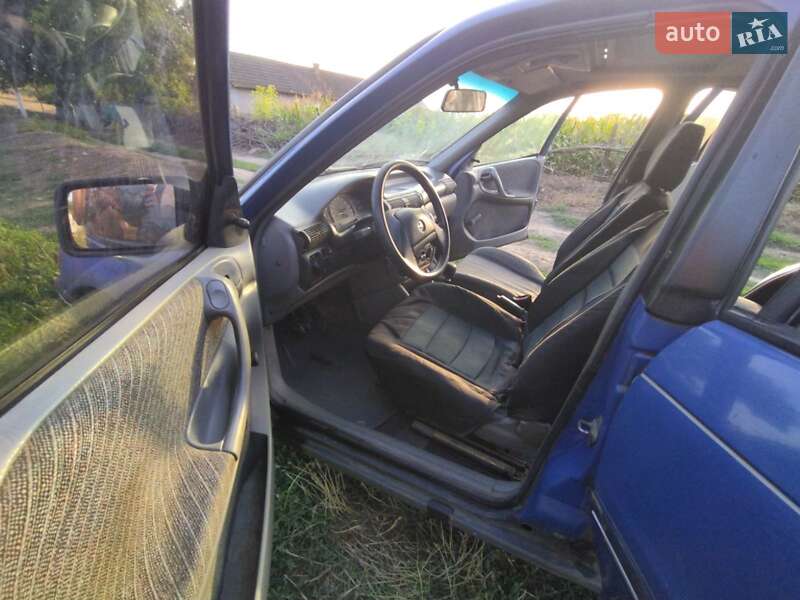 Хэтчбек Opel Astra 1993 в Тарутине