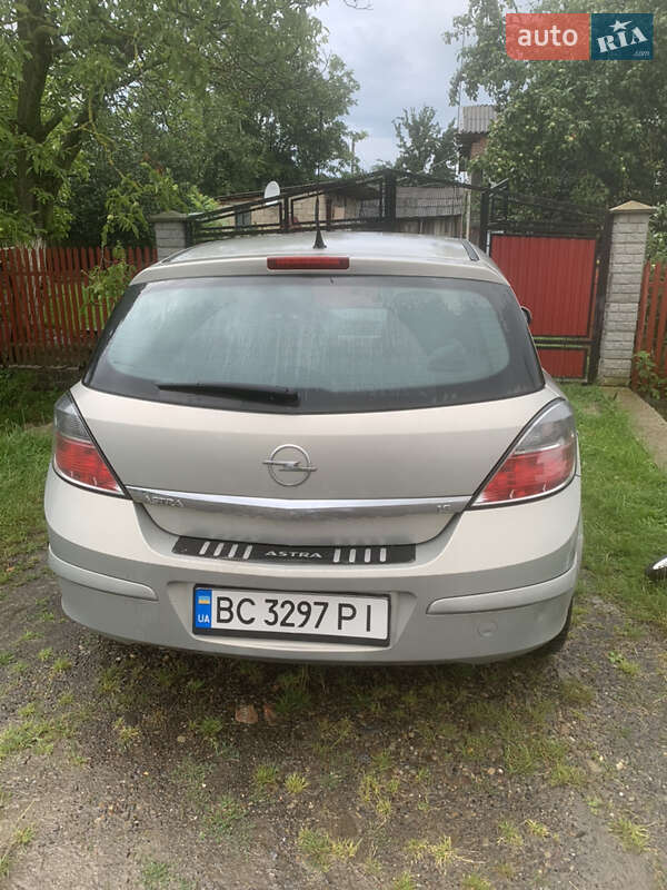 Хэтчбек Opel Astra 2007 в Львове