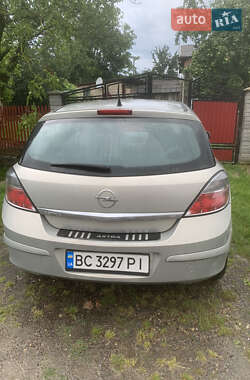 Хэтчбек Opel Astra 2007 в 