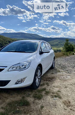 Универсал Opel Astra 2012 в Ивано-Франковске