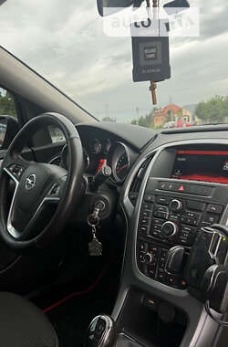 Универсал Opel Astra 2014 в Городке