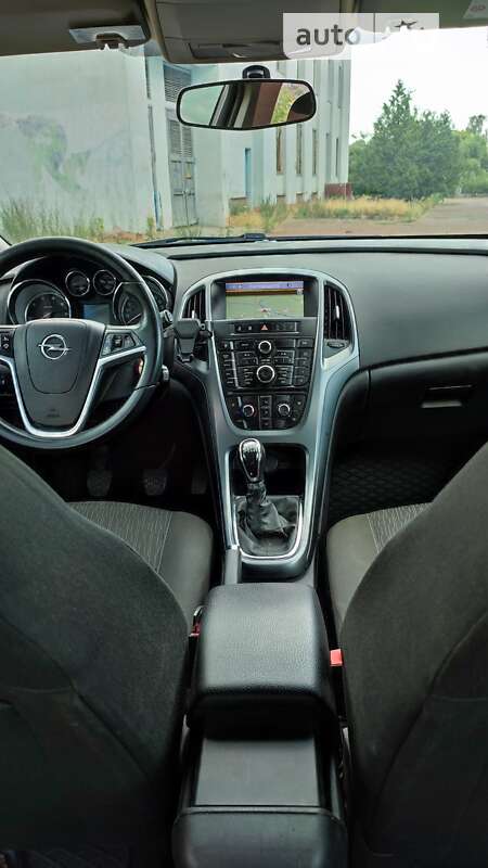 Универсал Opel Astra 2012 в Чернигове
