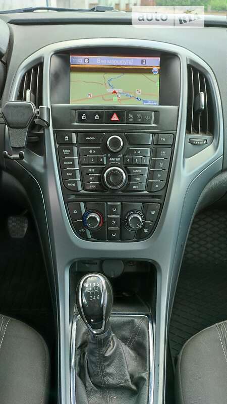 Универсал Opel Astra 2012 в Чернигове