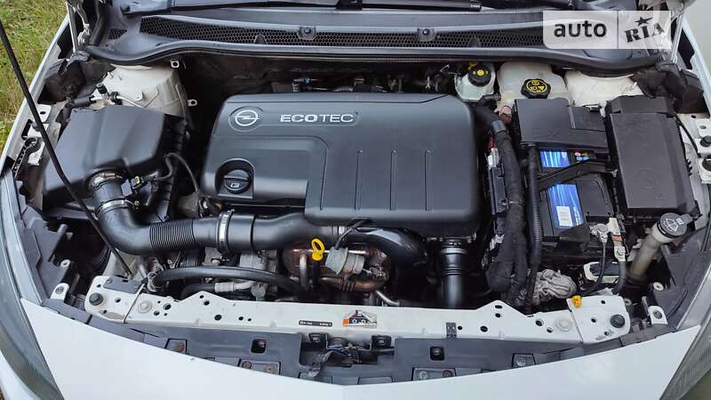 Универсал Opel Astra 2012 в Чернигове