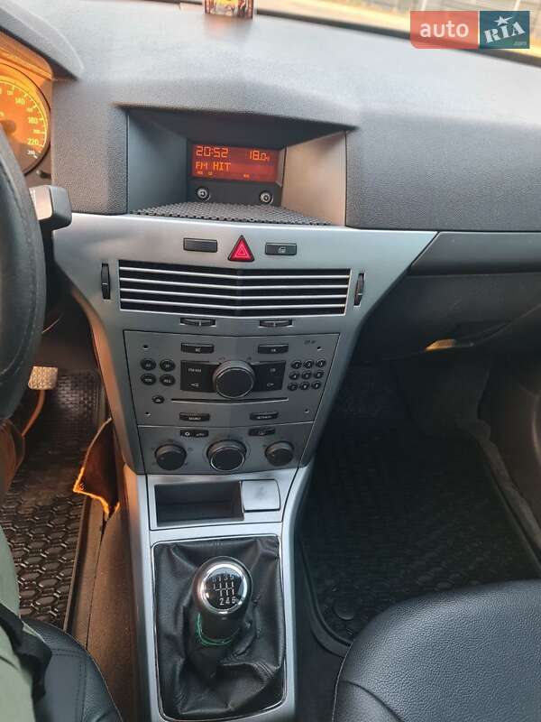 Хэтчбек Opel Astra 2012 в Львове
