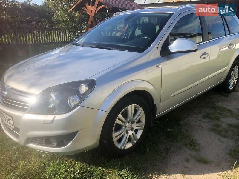 Универсал Opel Astra 2010 в Луцке