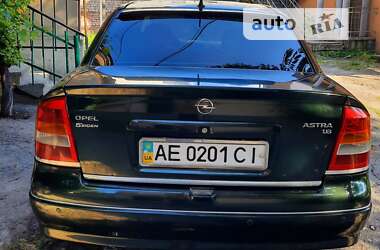 Седан Opel Astra 2004 в Днепре