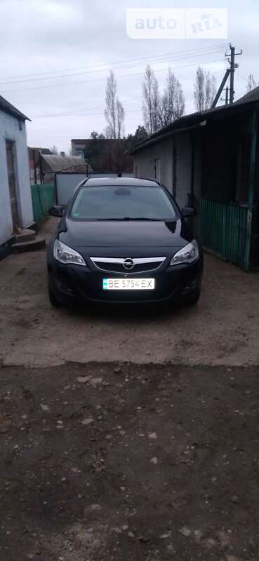 Універсал Opel Astra 2012 в Снігурівці