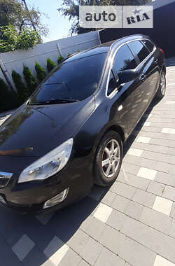 Универсал Opel Astra 2011 в Чорткове