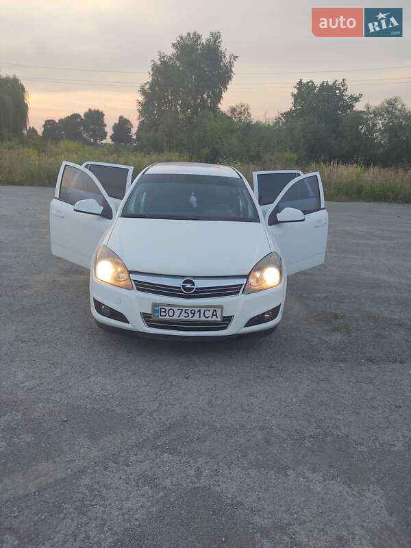 Opel Astra 2011