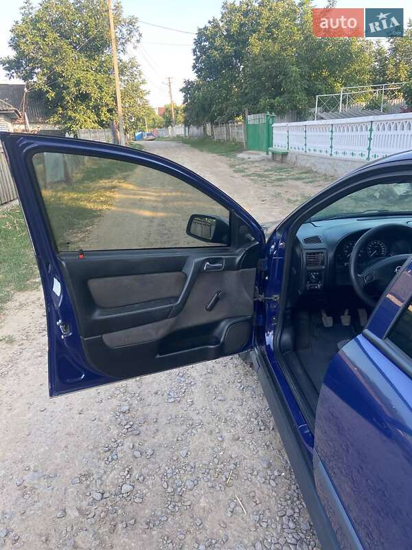 Хэтчбек Opel Astra 2004 в Бершади