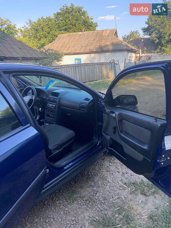 Хэтчбек Opel Astra 2004 в Бершади