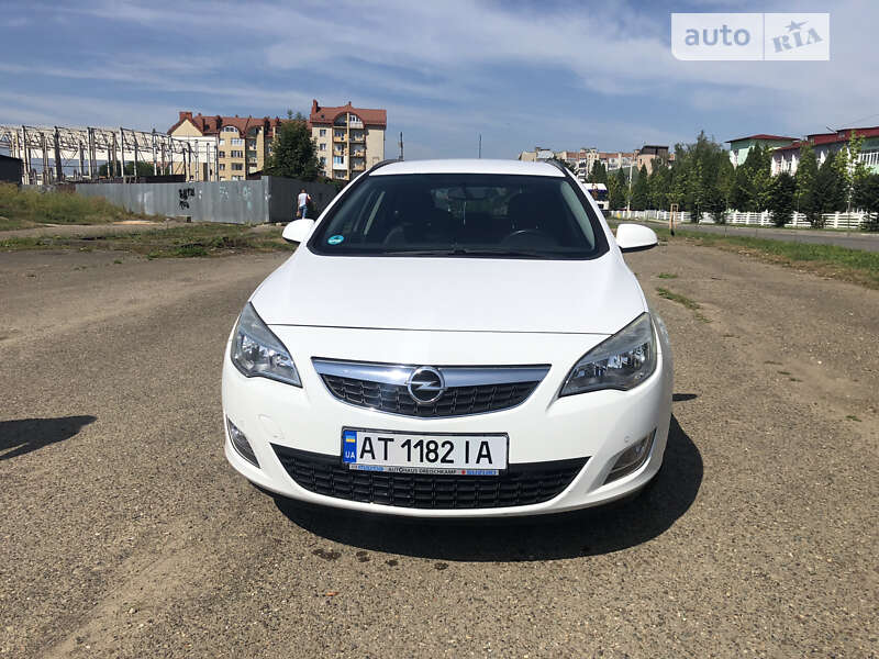 Универсал Opel Astra 2012 в 