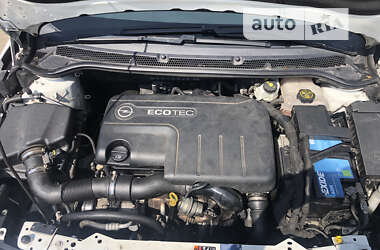 Универсал Opel Astra 2012 в 