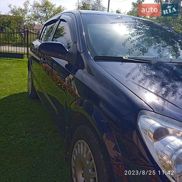 Хэтчбек Opel Astra 2008 в Стрые