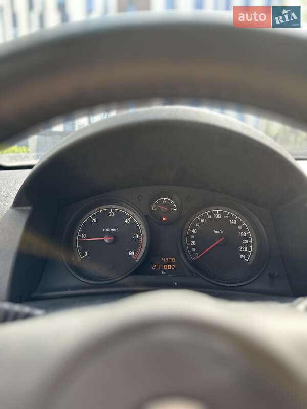 Універсал Opel Astra 2011 в Новій Одесі