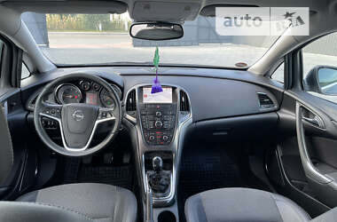 Универсал Opel Astra 2012 в Костополе