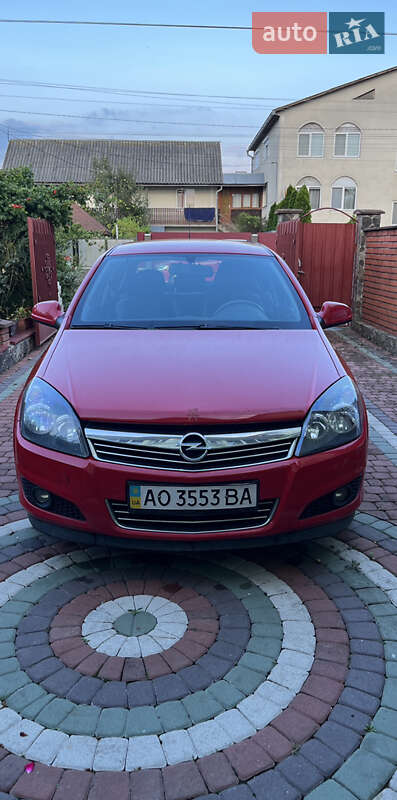 Хетчбек Opel Astra 2012 в Ужгороді