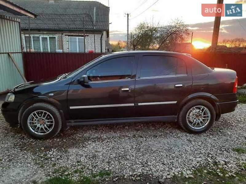 Седан Opel Astra 2006 в Чорткове