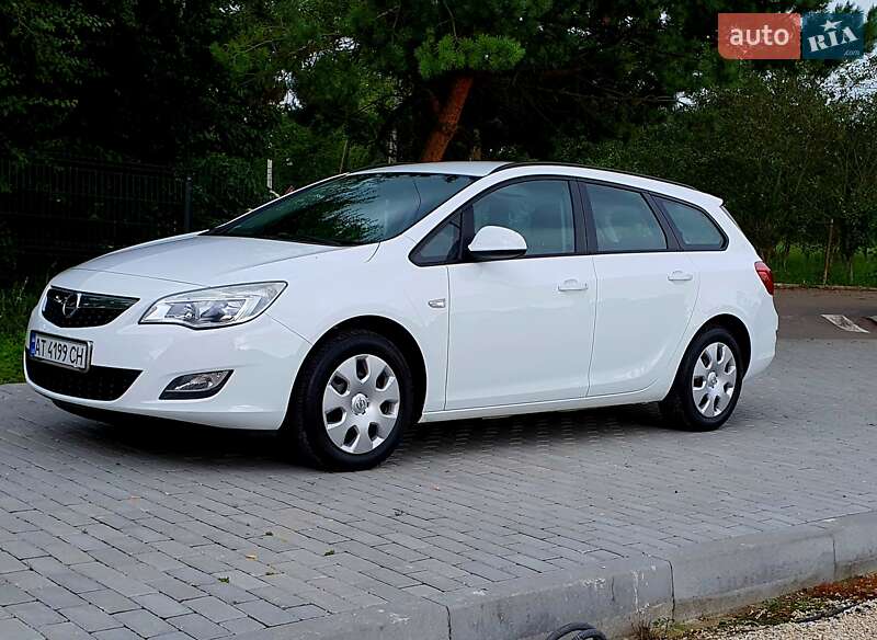 Універсал Opel Astra 2011 в Калуші