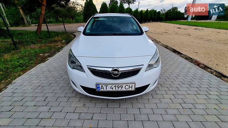 Універсал Opel Astra 2011 в Калуші