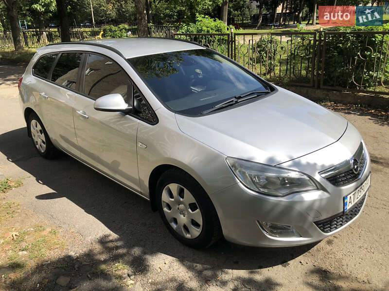 Opel Astra 2011