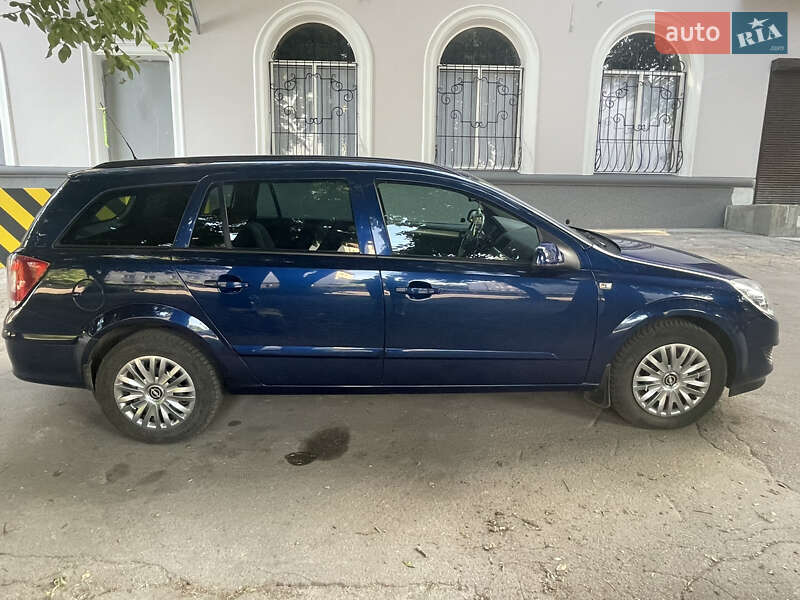 Универсал Opel Astra 2008 в Каменском