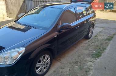 Універсал Opel Astra 2010 в Рівному