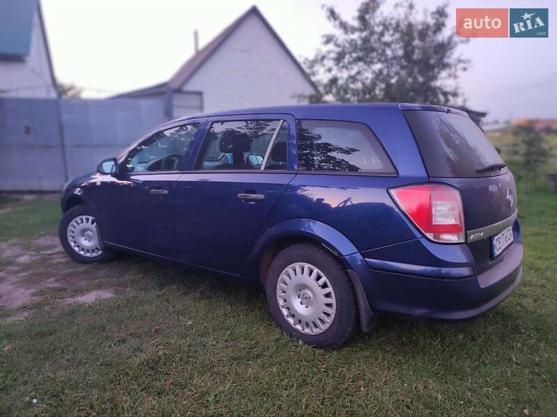 Універсал Opel Astra 2012 в Ічні