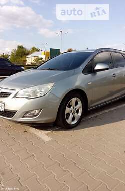 Универсал Opel Astra 2010 в 