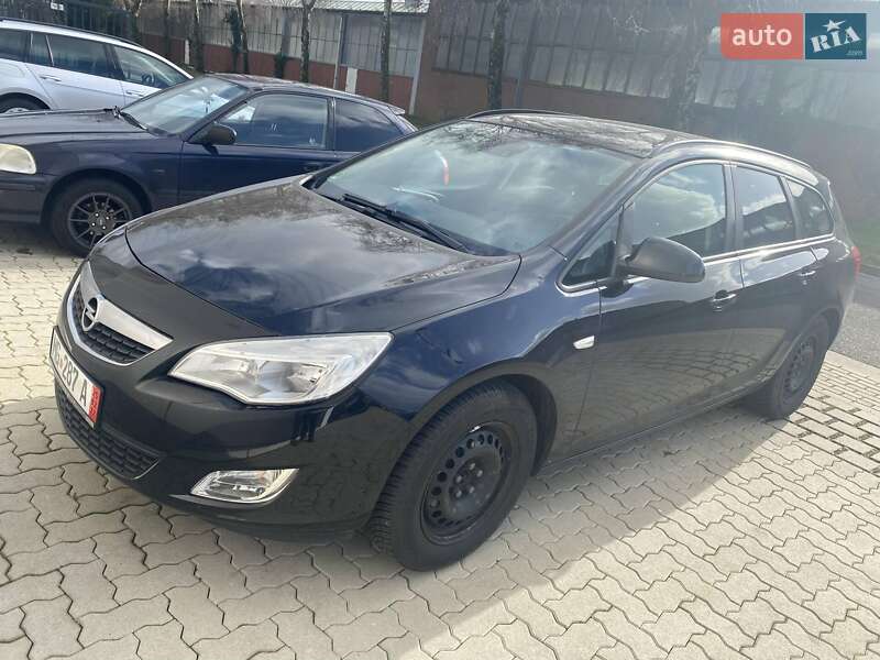 Opel Astra 2011