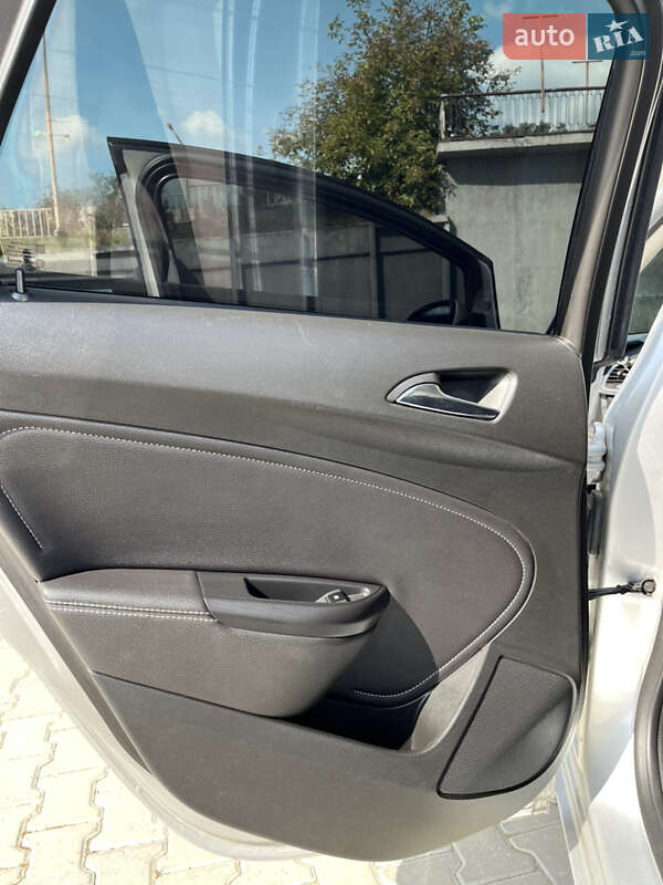 Универсал Opel Astra 2013 в Дрогобыче