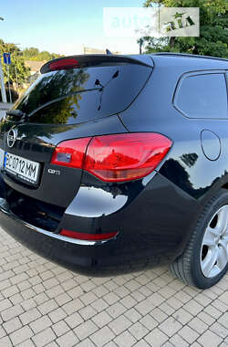 Универсал Opel Astra 2012 в 