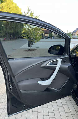 Универсал Opel Astra 2012 в 