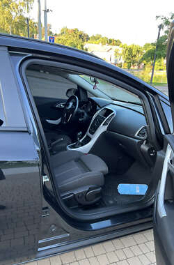 Универсал Opel Astra 2012 в 