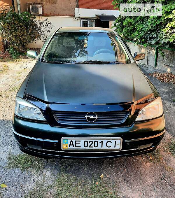 Седан Opel Astra 2004 в Днепре