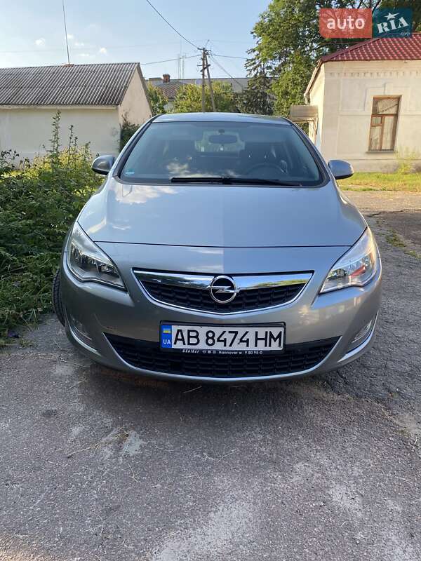 Хэтчбек Opel Astra 2010 в Житомире