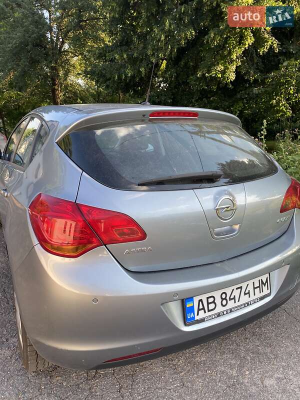 Хэтчбек Opel Astra 2010 в Житомире