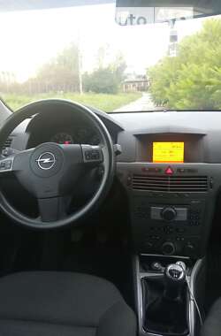 Хэтчбек Opel Astra 2004 в 