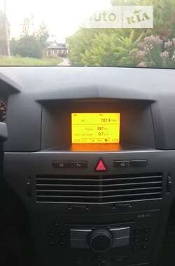 Хэтчбек Opel Astra 2004 в 