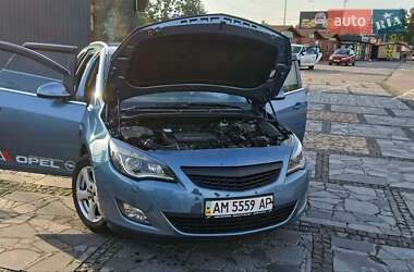 Opel Astra 2011