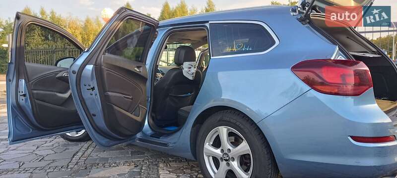 Универсал Opel Astra 2011 в Житомире